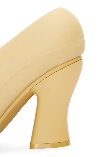 Oat Milk Comic foam pump in light foam rubber Loewe 84PR732 Women
